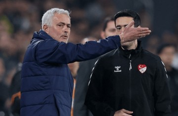 1-2！0-1！疯狂一夜，穆帅被淘汰，马竞出局，斯图加特晋级决赛