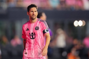 恩里克:执教梅西太简单!他做的事情超出人类能力范围!