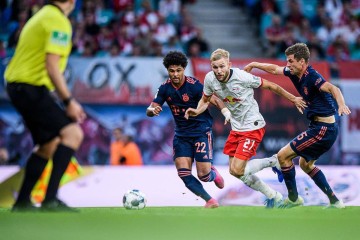 意甲巅峰夜!博洛尼亚主场绞杀,国际米兰客场能否冲破红黑防线?