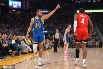 库里出战32分钟仅得3分 申京19+14火箭胜勇士